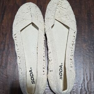 Soda Women's Beige Crochet Flats